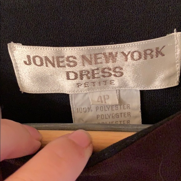 Jones New York Dress. Elegant and Sharp Looking - Picture 4 of 5